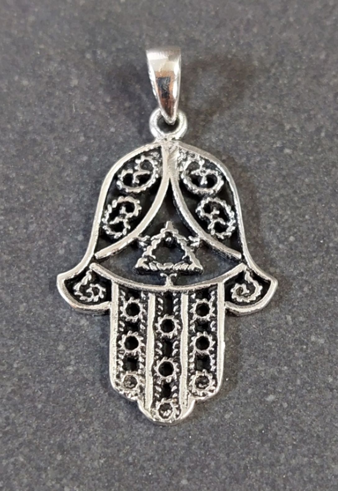 Hamsa / Fatimas Hand -  hänge i silver
