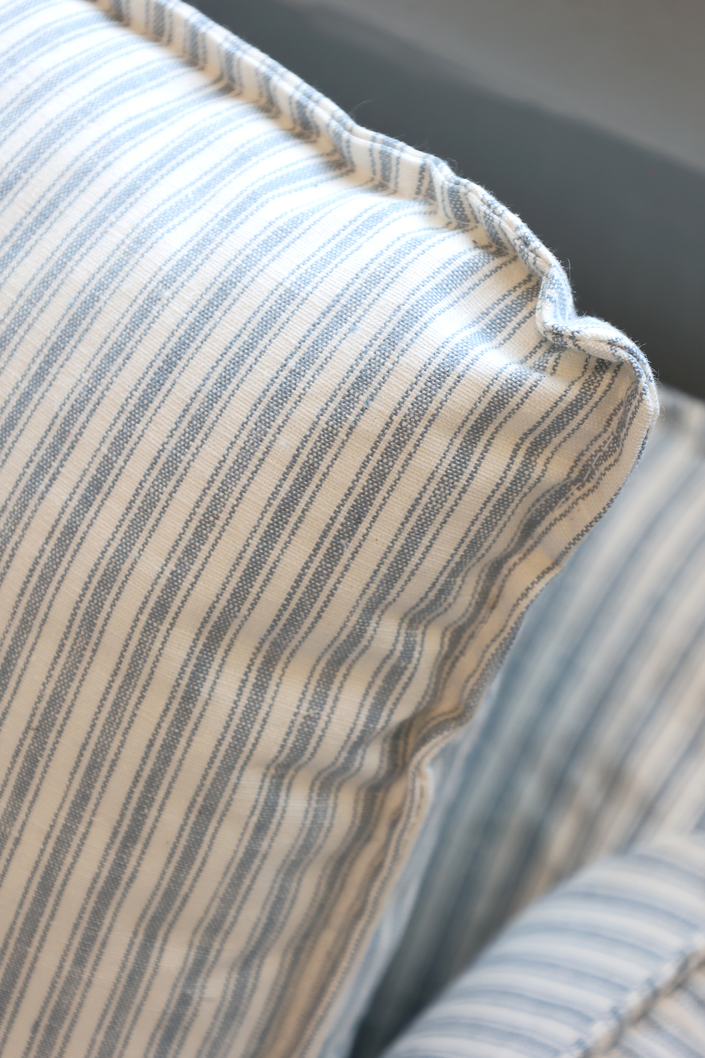 Malo sofa in linen with 5 cushions - Sofa - H75/L220/W95 cm - Sky blue and cream stripes - 5