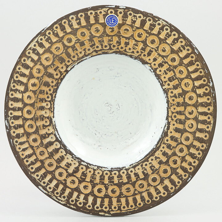Mari Simmulson (Mexico 1960s) Brown Round Dish with Relief Decor 21/3 cm