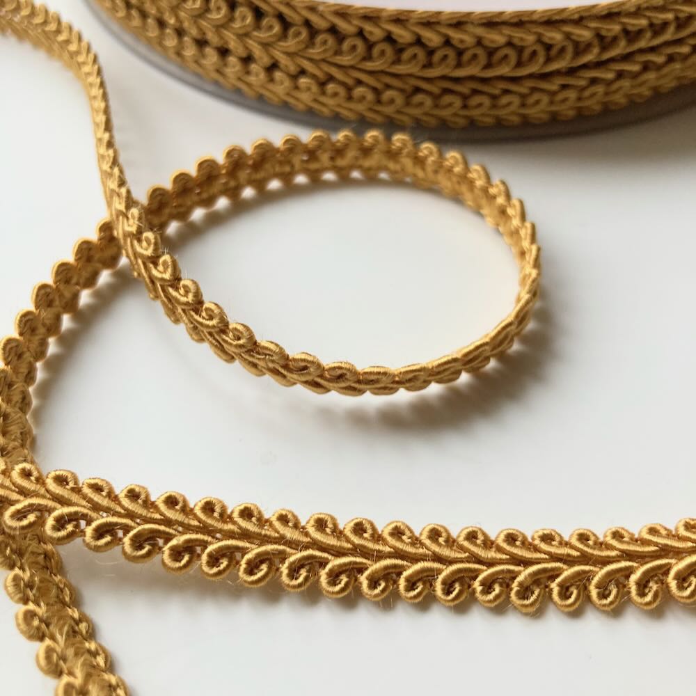 Möbelband antikguld liljeband 7,5 mm