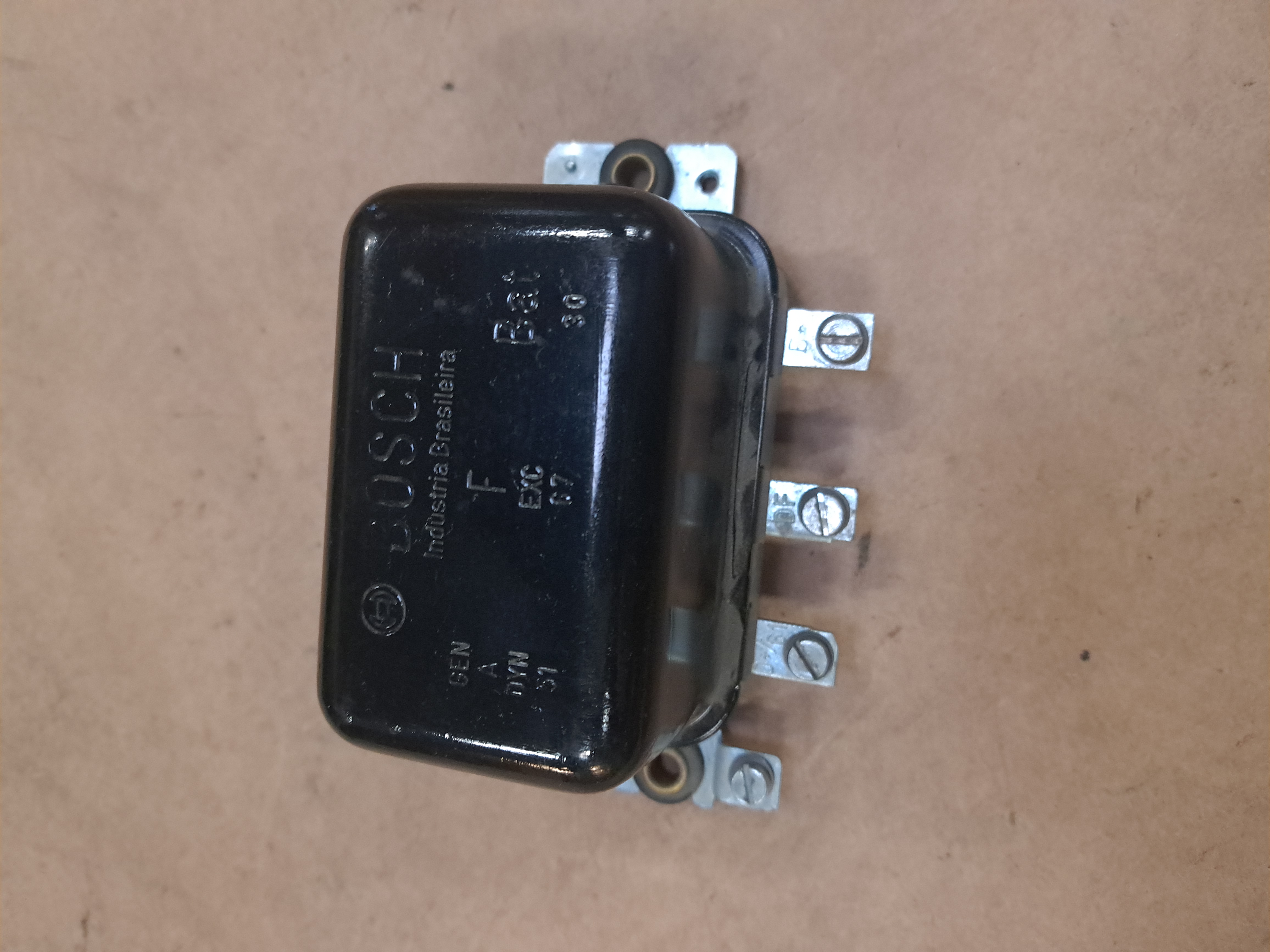 Laddningsregulator / Relä