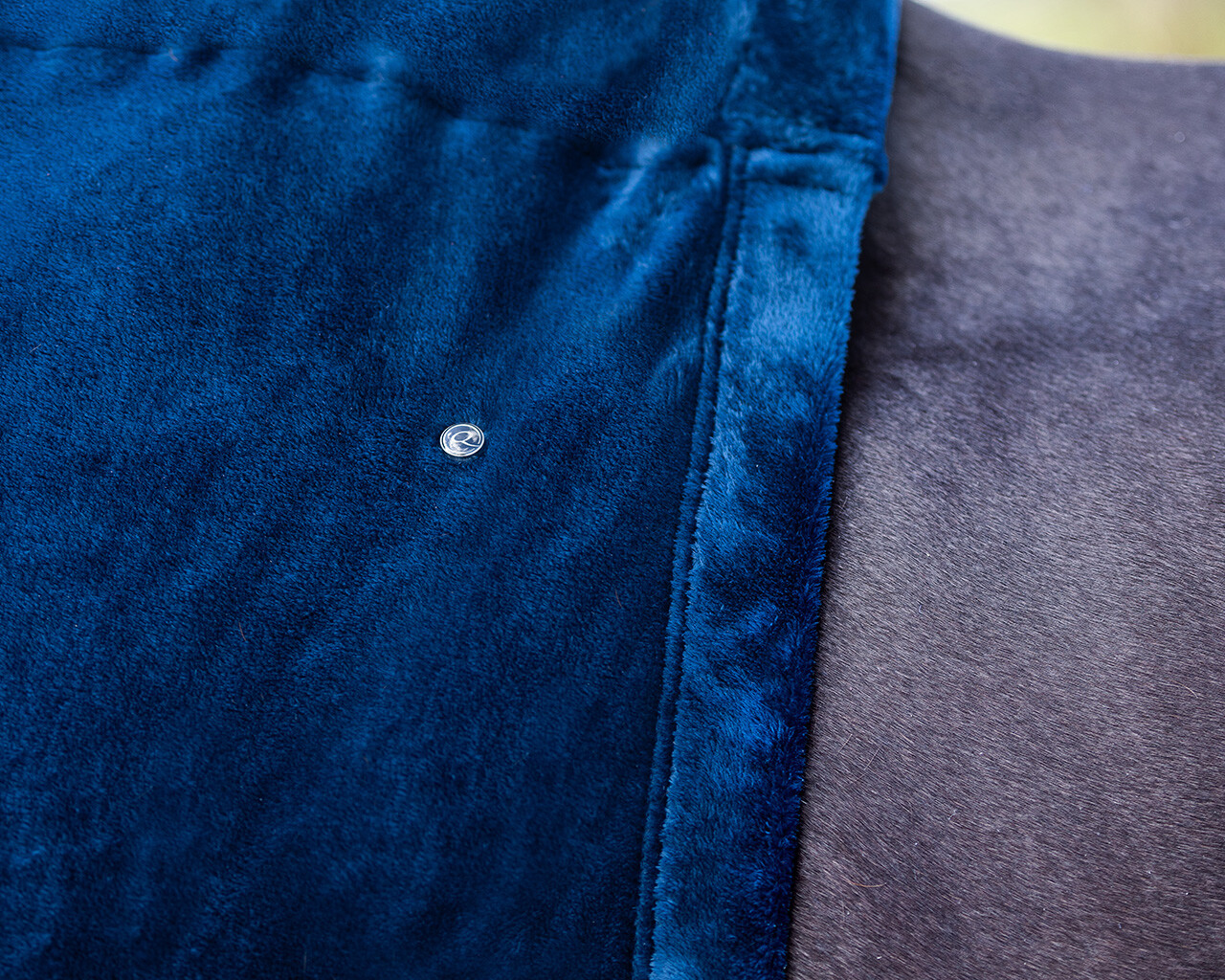 QHP Lös Halsdel Fleece Fluff - Navy - Mjuk