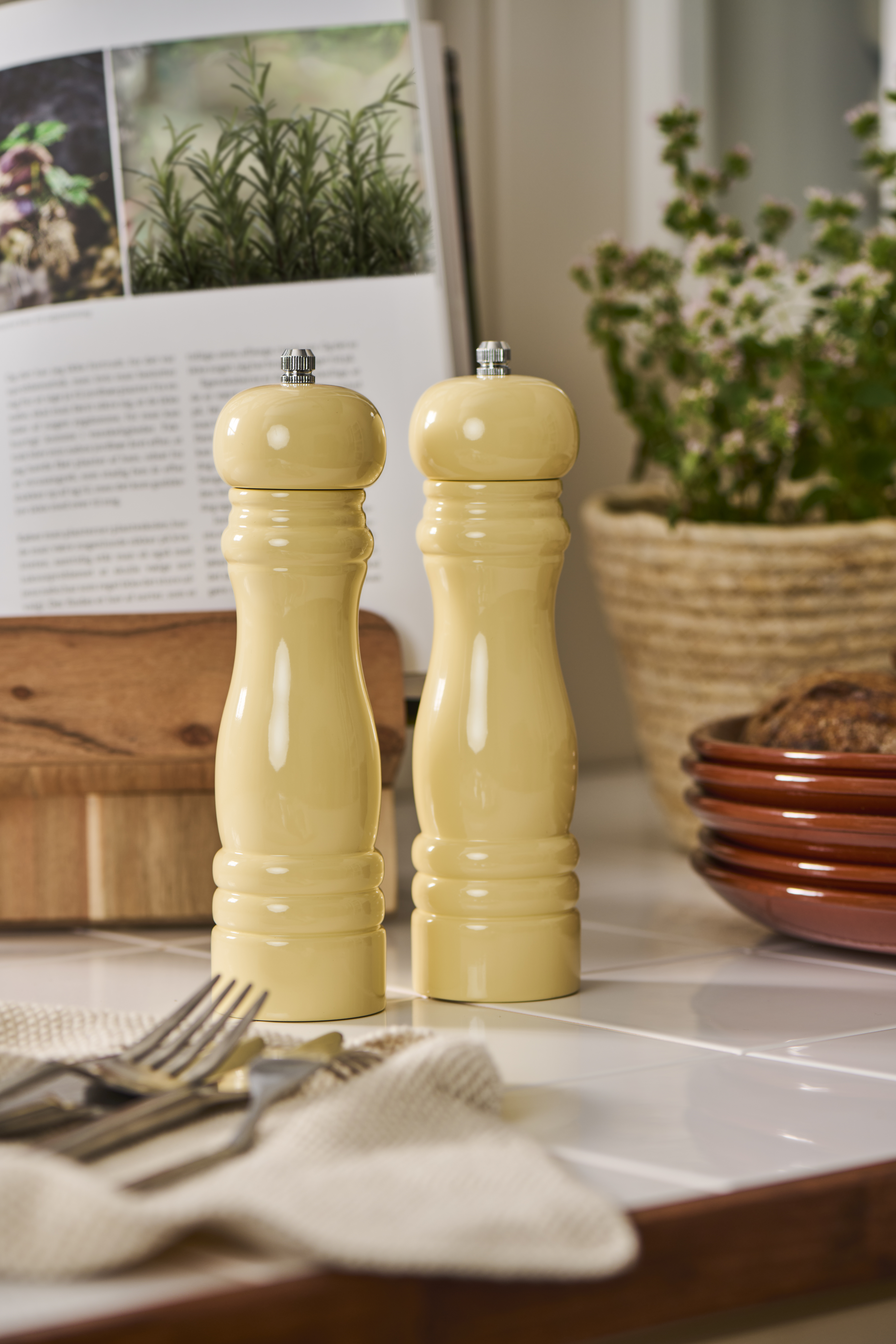 Salt & Pepper Mill - Light Yellow - 2-pack - Ø5.5 x 21.5 cm