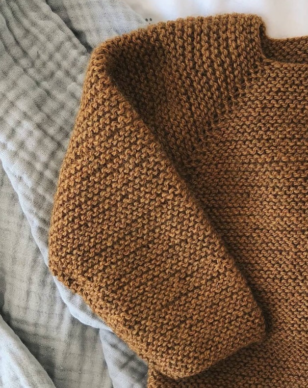 PetiteKnit Nybörjarjackan (23 m rätstick st 4) - 3