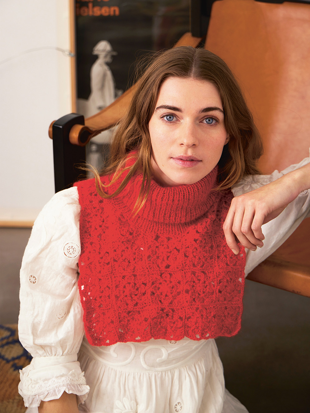 Sandnes Fleur Neck 2403_01 (virknål 4,5 - stickor 3,5)