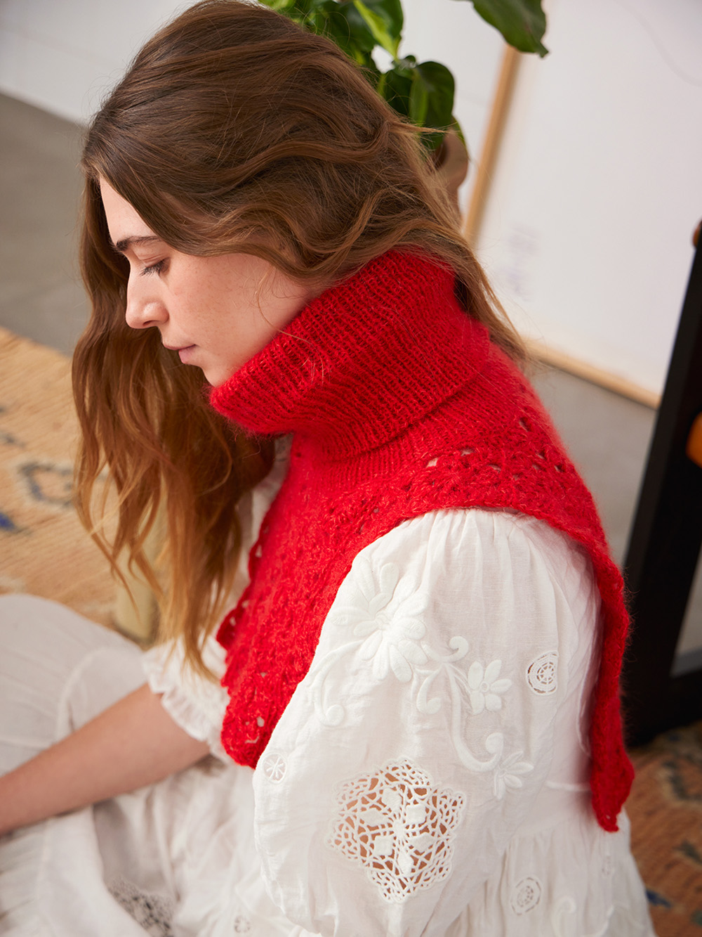 Sandnes Fleur Neck 2403_01 (virknål 4,5 - stickor 3,5) - 4
