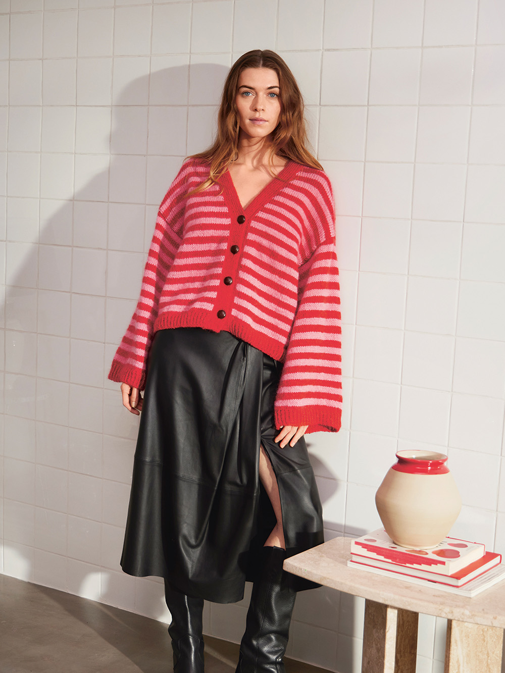 Sandnes Hilton Cardigan 2403_05 (16 m st 5)