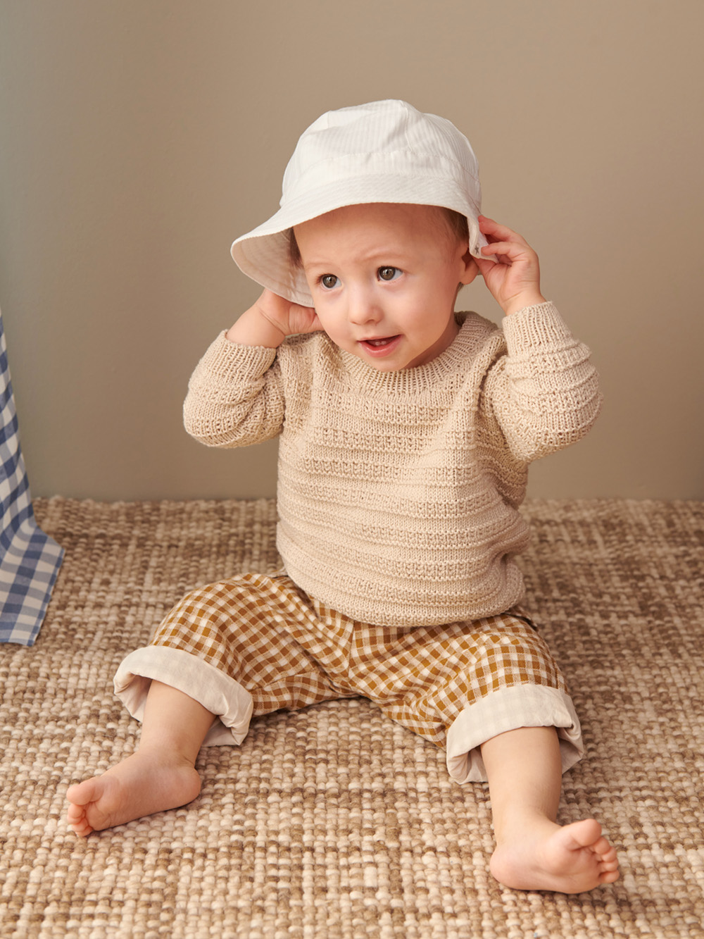 Sandnes Fillip Sweater, Diaper, Pants & Bonnet 2407_01 (27 m st 3) - 7