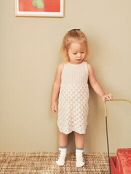 Sandnes Lilja Dress Baby 2407_03 (27 m st 3)