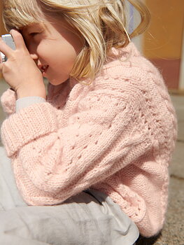 Sandnes Cornelia Sweater Junior 2408_01 (20 m mönster st 4)