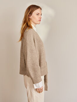 Sandnes Lumen Cardigan 2409_04 (17 m halvpatent st 4)
