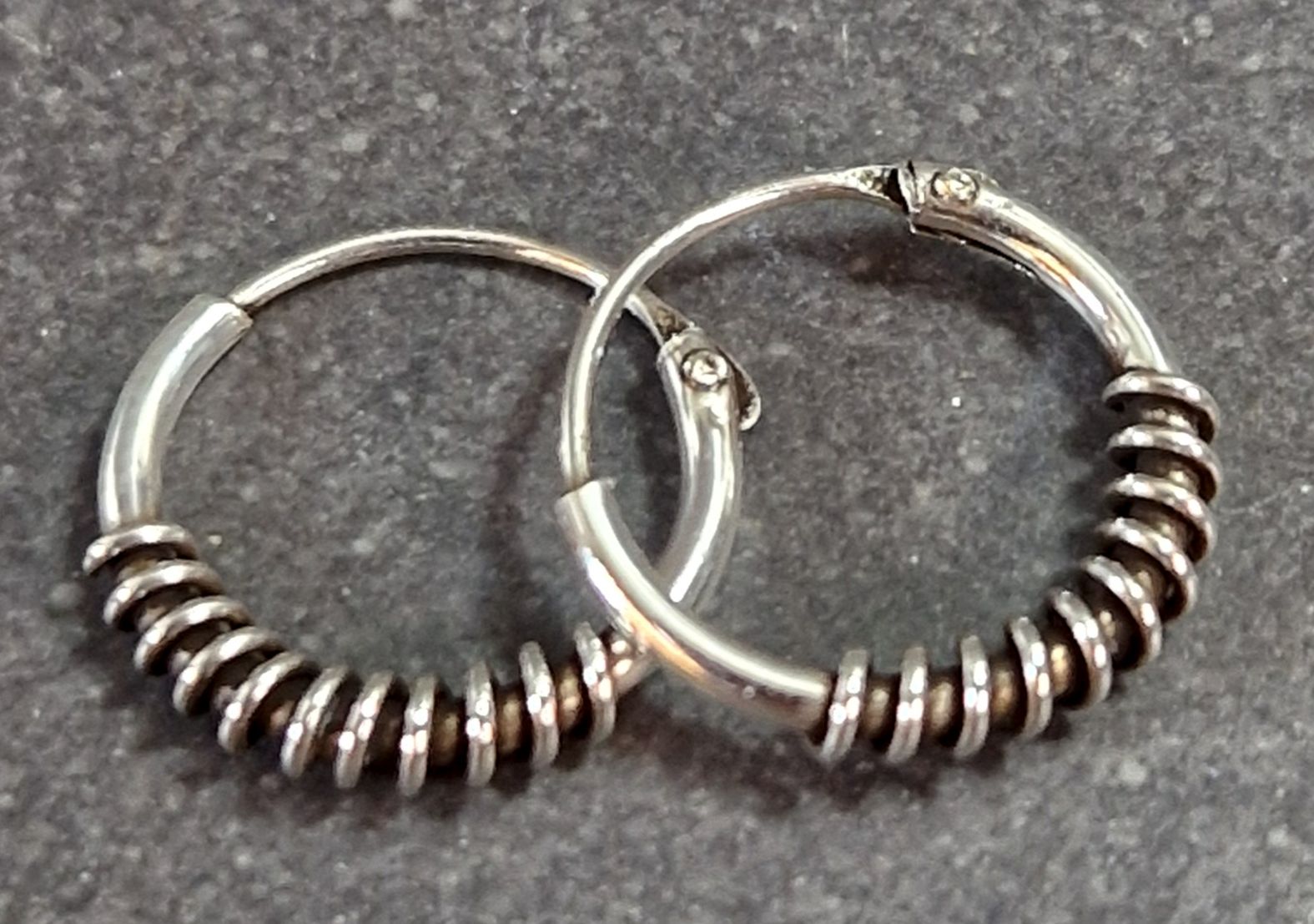 Bali Örhängen i Silver - Spiral, små