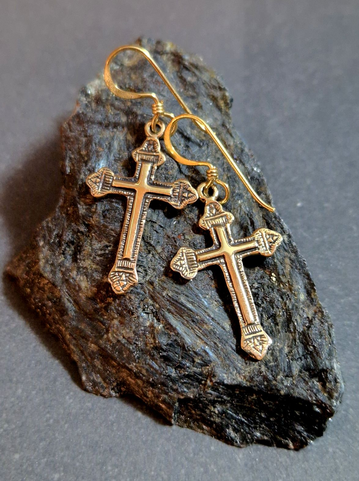 Örhängen Brons - Kors med detaljer