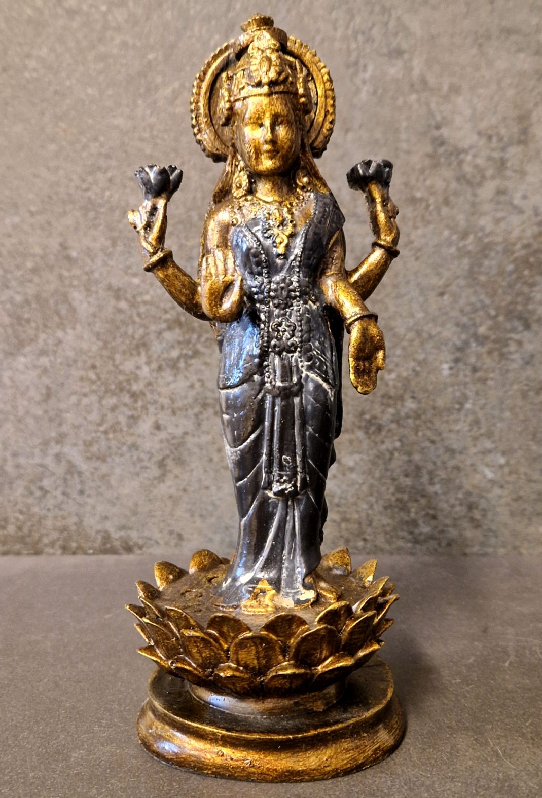  Lakshmi stående i Lotusblomma - Staty - 19 cm - 6