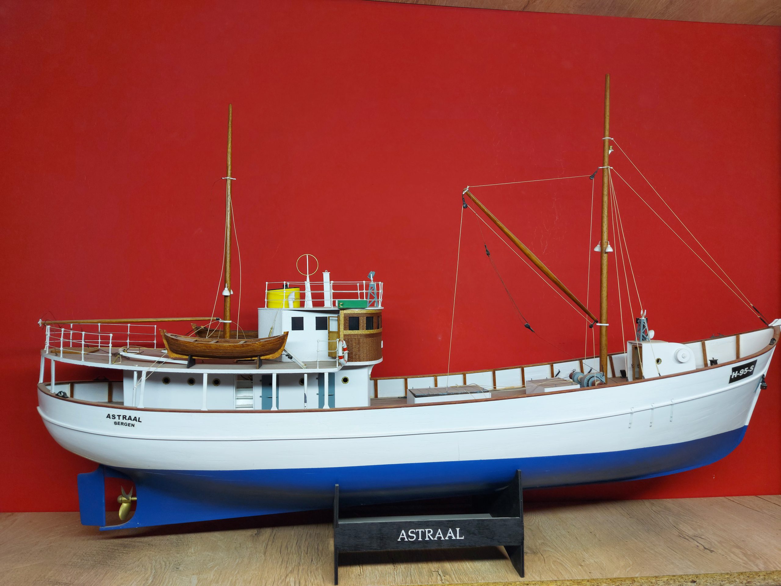 ASTRAAL Nordic Fishing Boat - 100cm - inside details 1/30