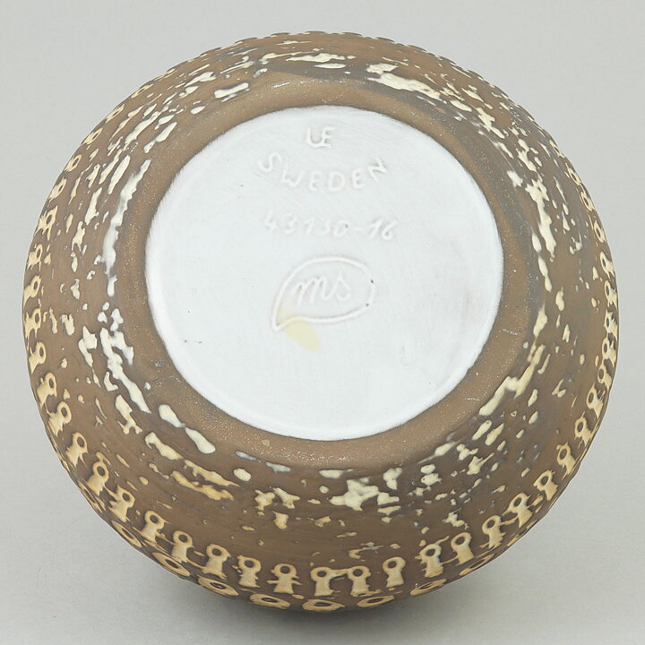 Mari Simmulson (Mexico 1960s) Brown Swelling Bowl with Relief Decor 18/9 cm (2)