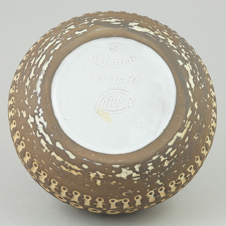Mari Simmulson (Mexico 1960s) Brown Swelling Bowl with Relief Decor 18/9 cm (2)