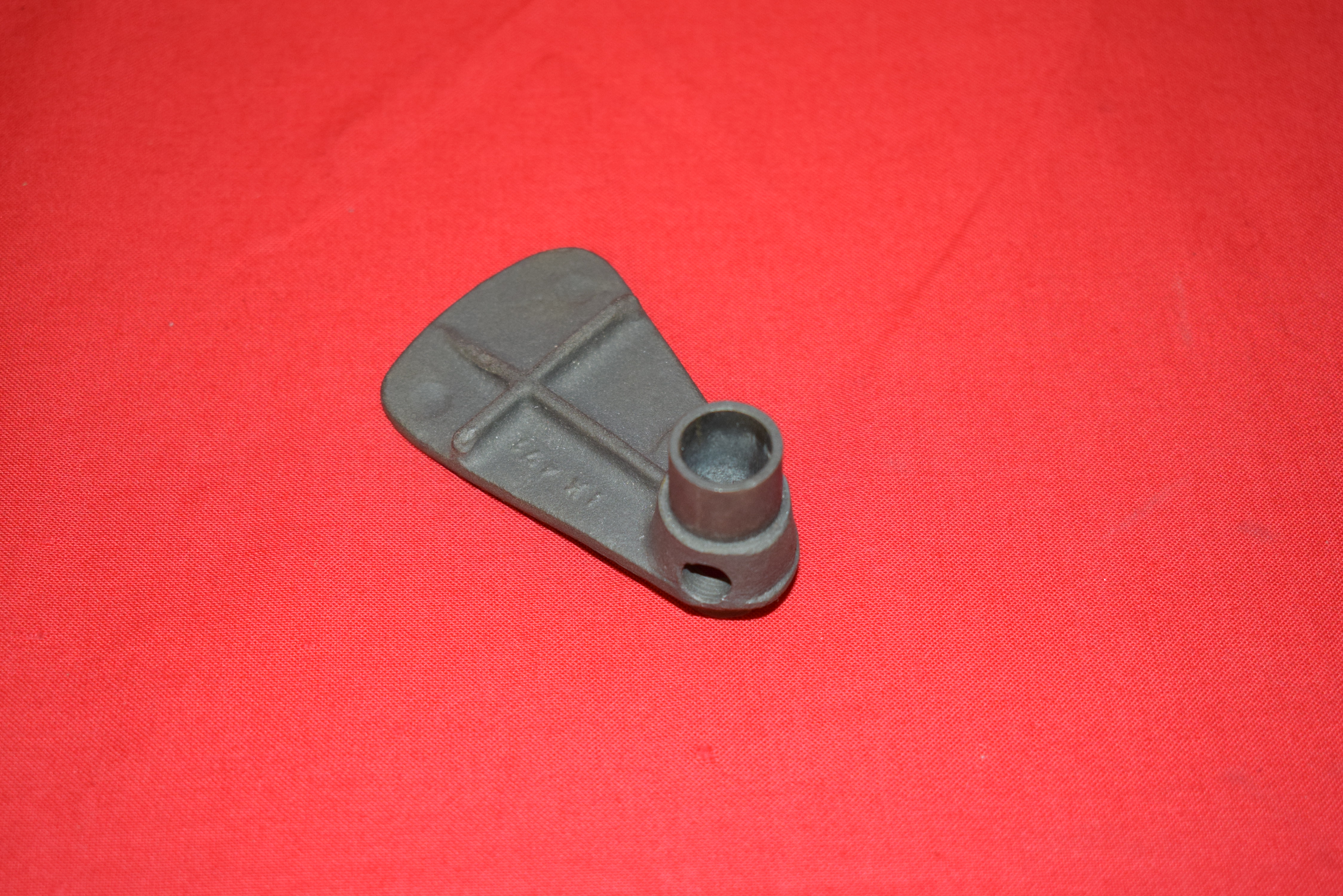 Clutch pedal bracket casting J JD 1925-29