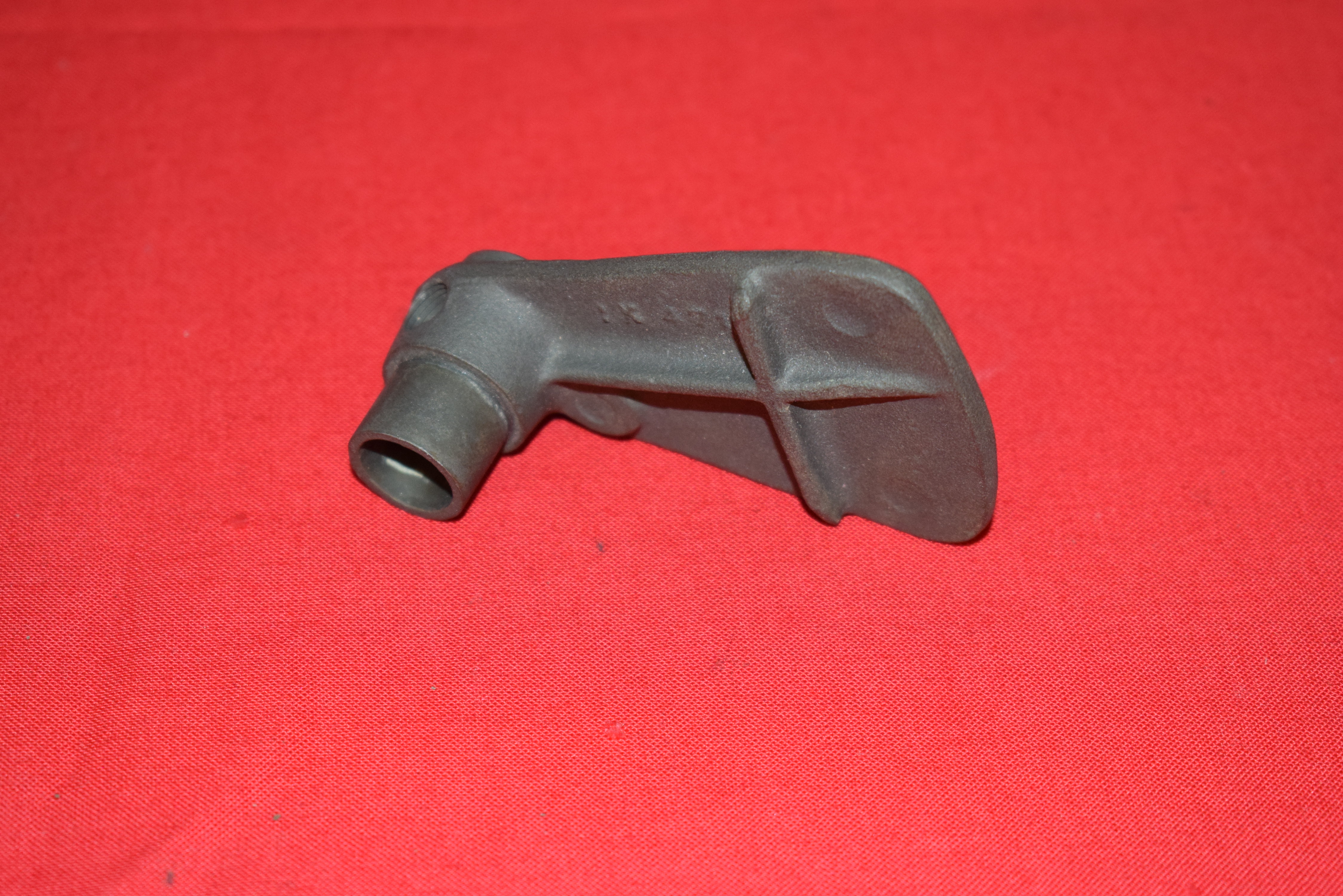 Clutch pedal bracket casting J JD 1925-29