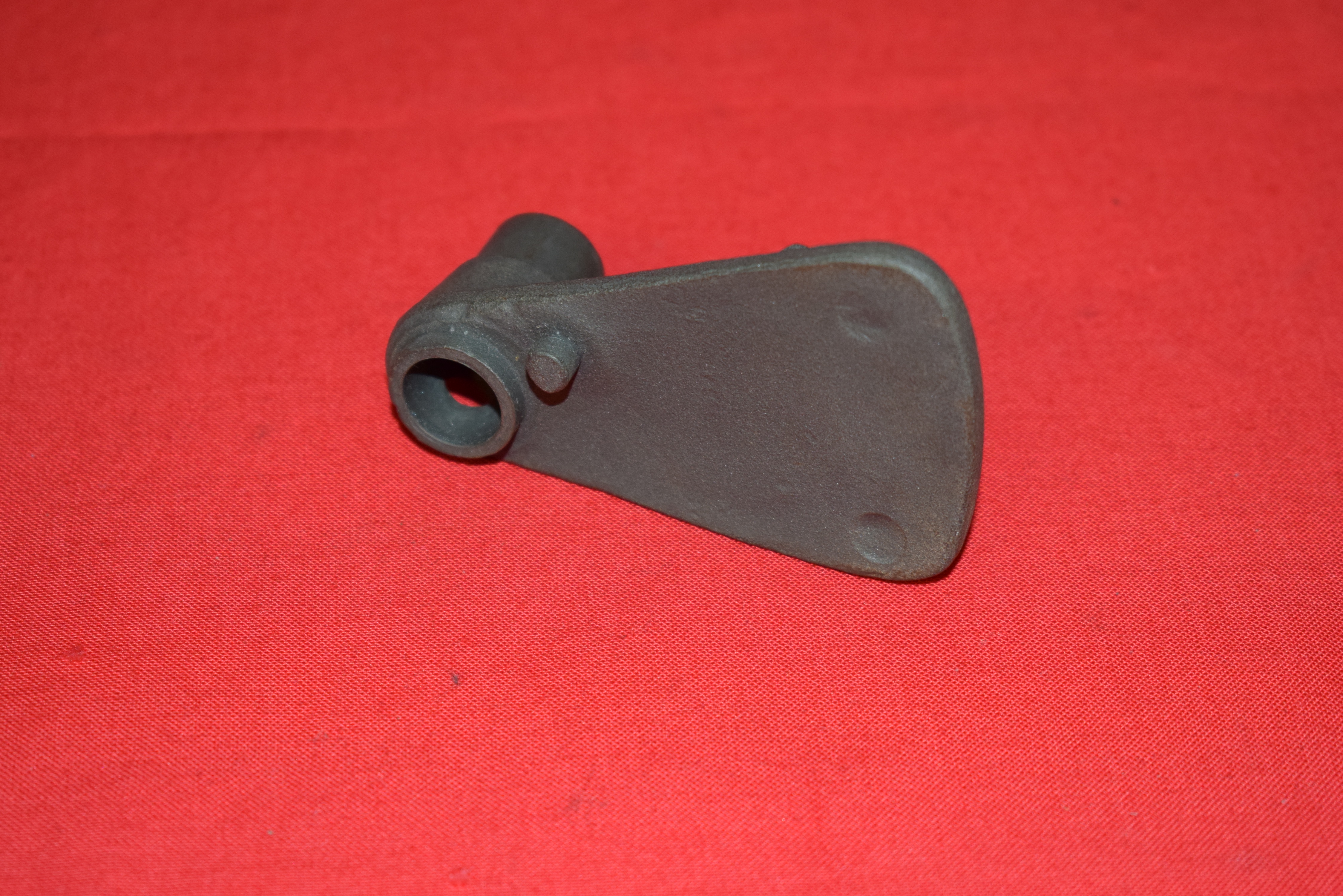 Clutch pedal bracket casting J JD 1925-29