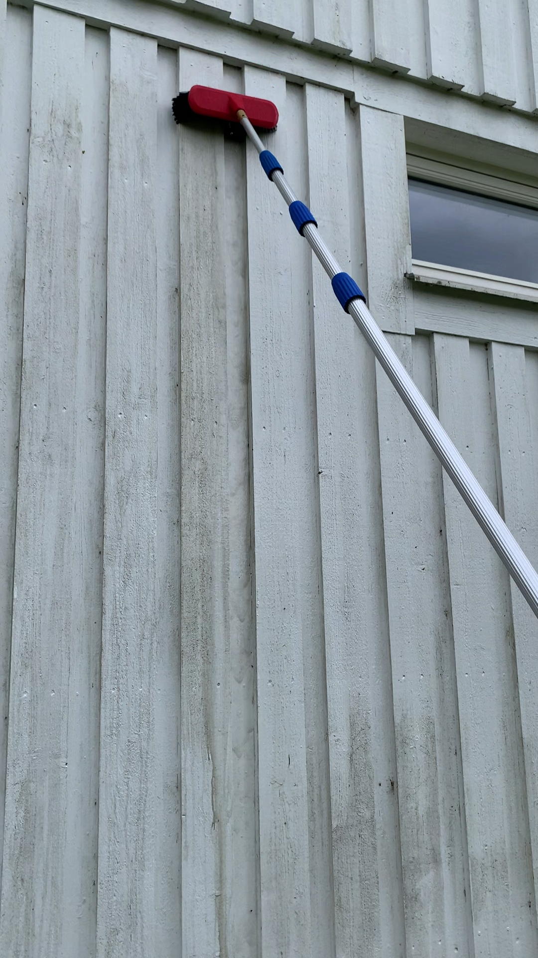 Washing facade package incl. water brush and 8 meter telescopic handle with retracted hose. - 9