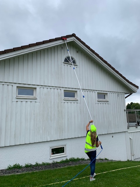 Washing facade package incl. water brush and 8 meter telescopic handle with retracted hose. - 6