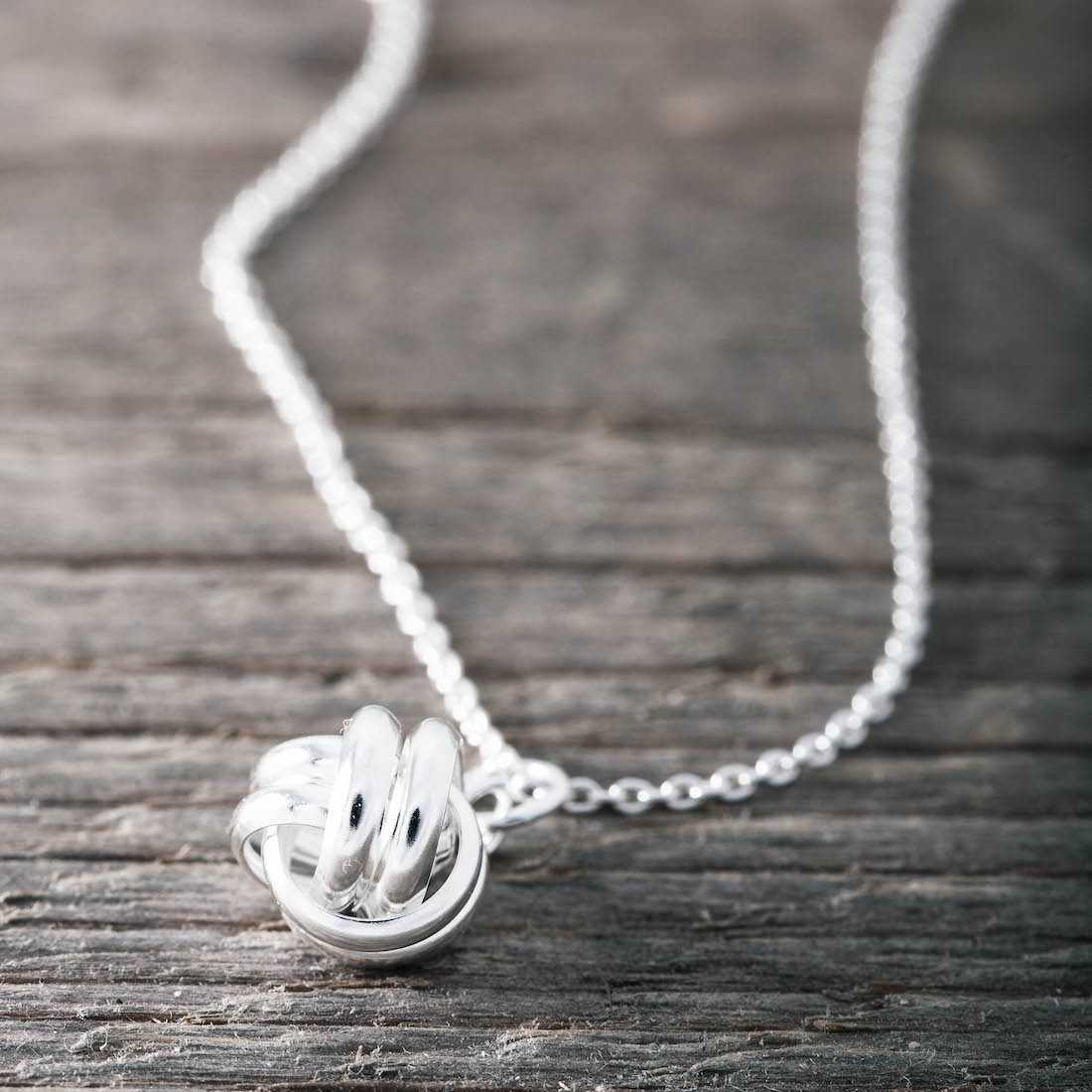Silverhalsband Rund Kärleksknut - Faith