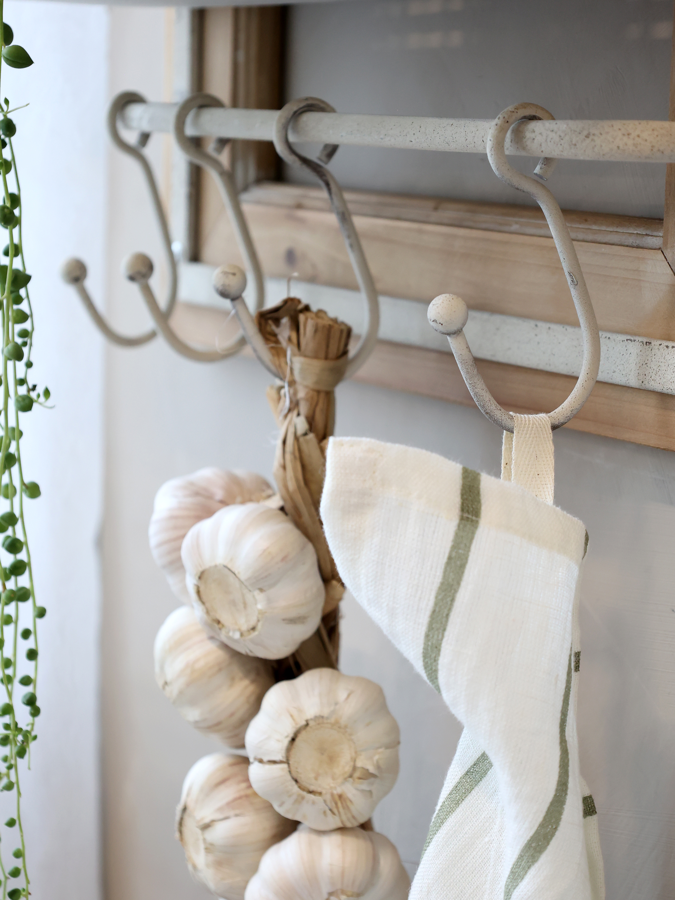 Hållare med krokar och korg - Hållare - H90/L40/B15 cm - Antik Creme - 6