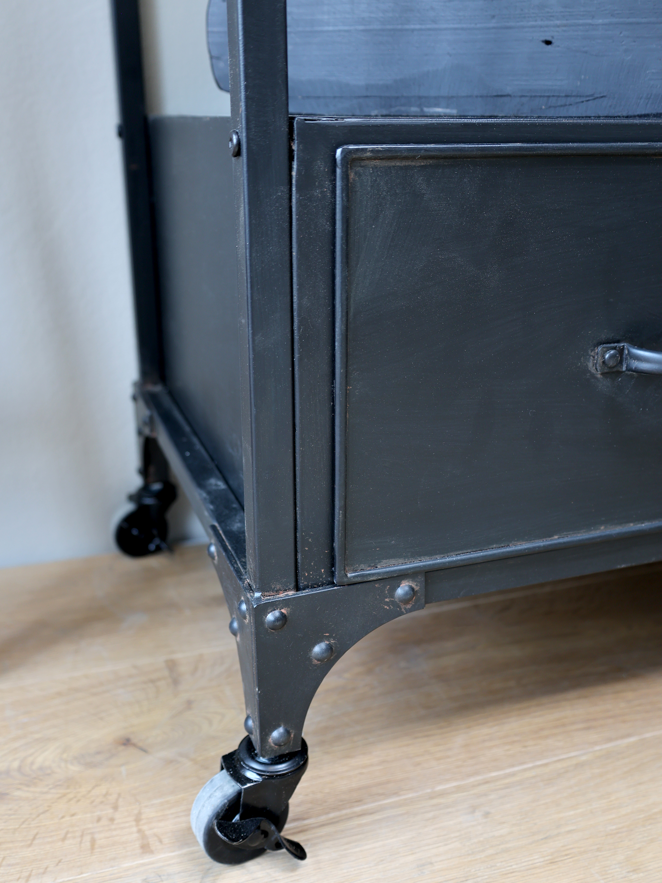 Bookcase on wheels with drawers - Shelf - H200/L91.5/W42 cm - Antique Black - 6