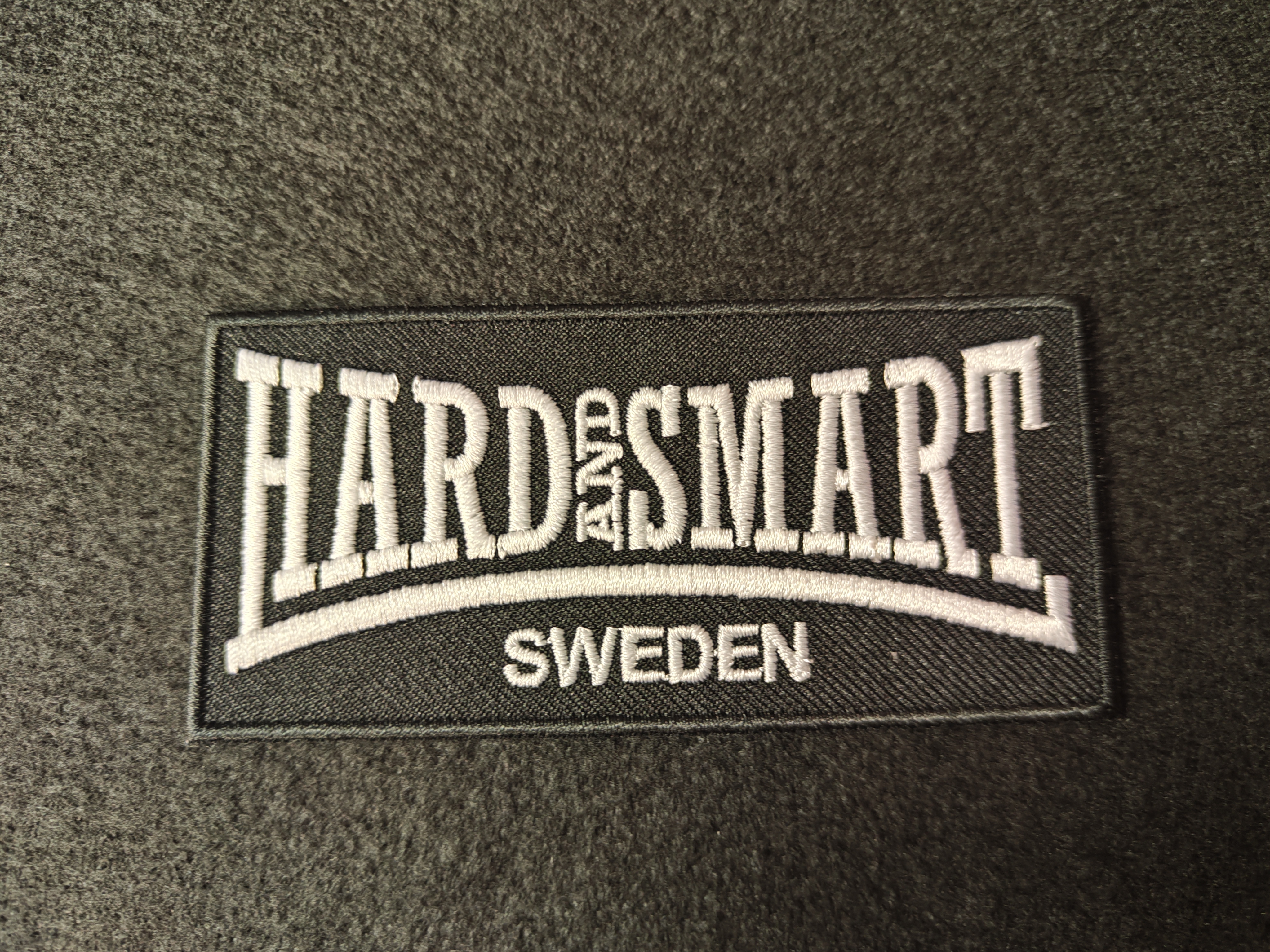 Hard and Smart - Tygmärke