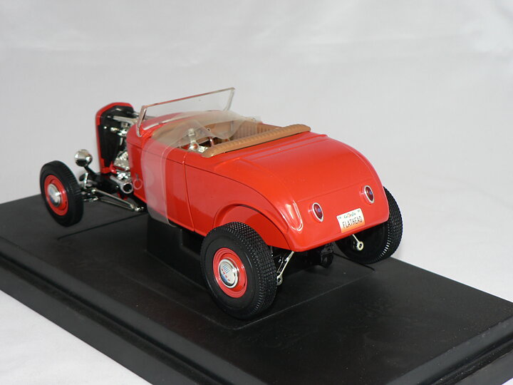 Ford  1932 High Boy Roadster 1:18 Ertl  ( Sliten Kartong )