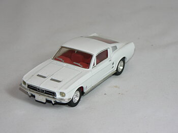 Ford Mustang  1967 Fast Back  1:43 Dinky Toys