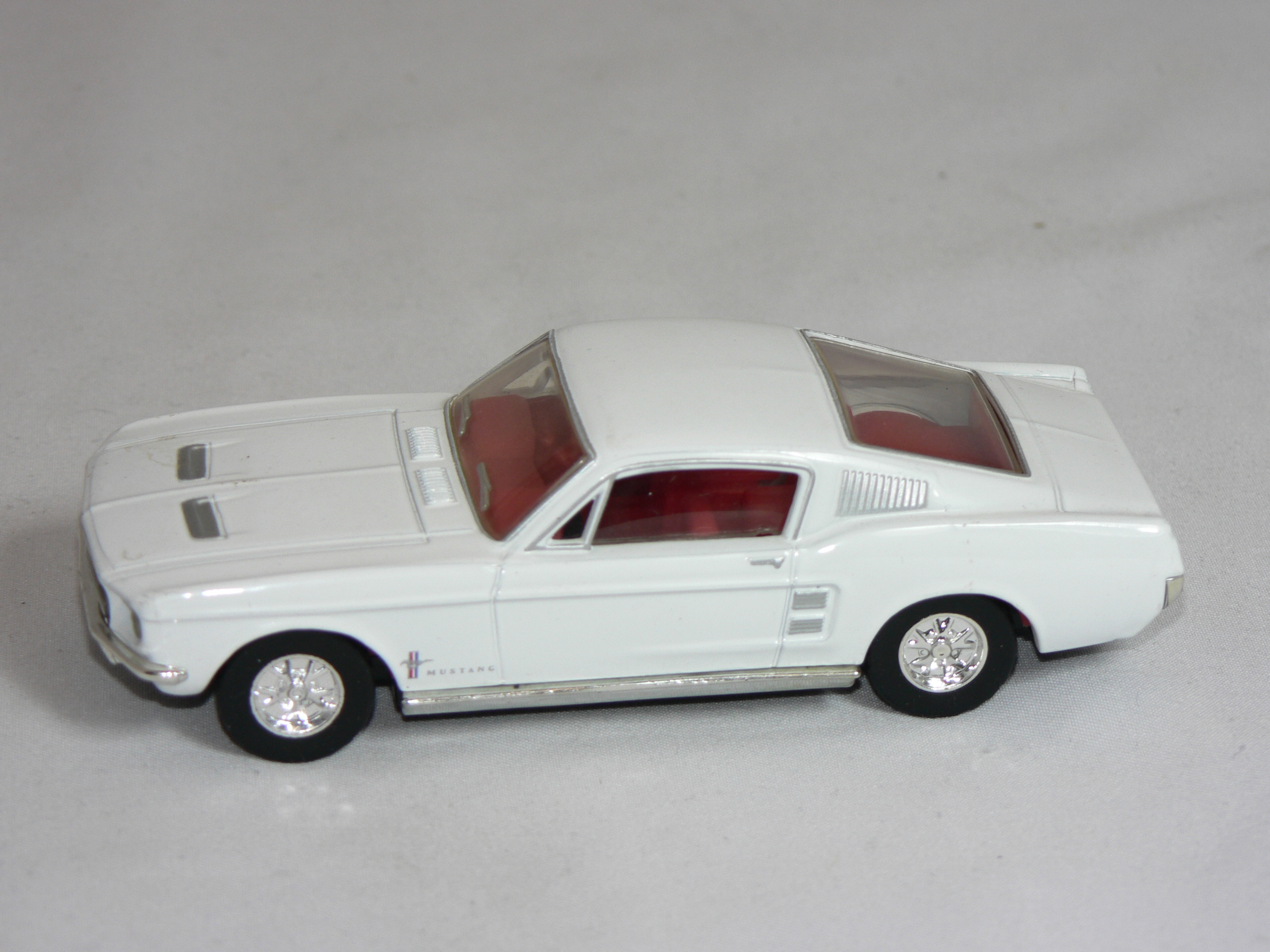 Ford Mustang  1967 Fast Back  1:43 Dinky Toys - 3