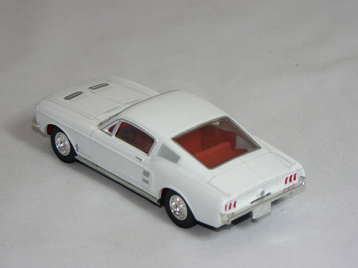 Ford Mustang  1967 Fast Back  1:43 Dinky Toys