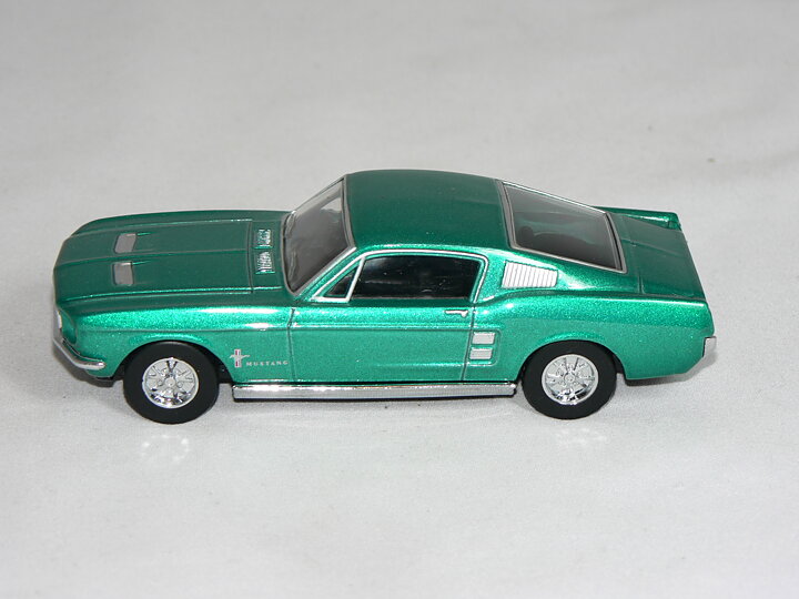 Ford Mustang  1967 Fast Back  1:43 Dinky Toys
