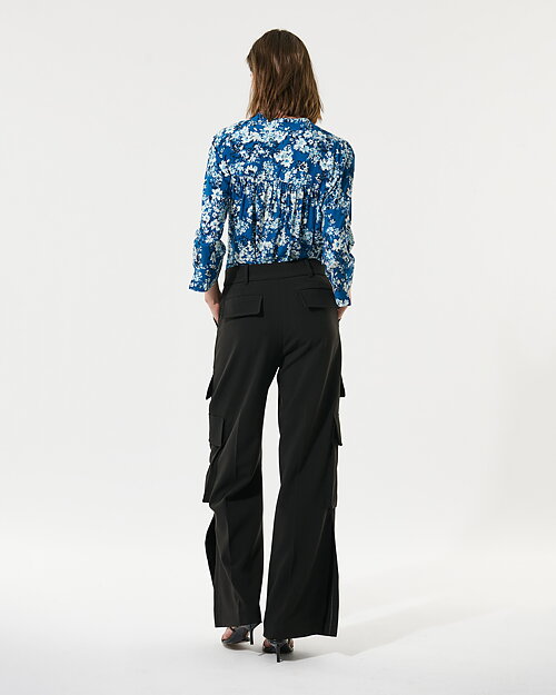 Blus Danitta v-ringad blommig blå - 3