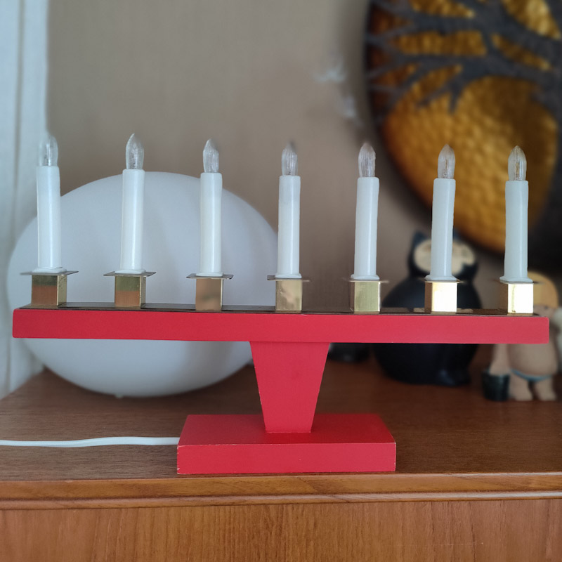 Adventsljusstake rödlackerad och mässing från Åvikens metall - 2