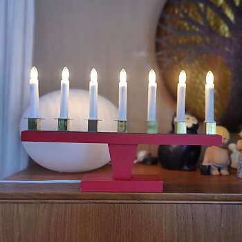 Adventsljusstake rödlackerad och mässing från Åvikens metall