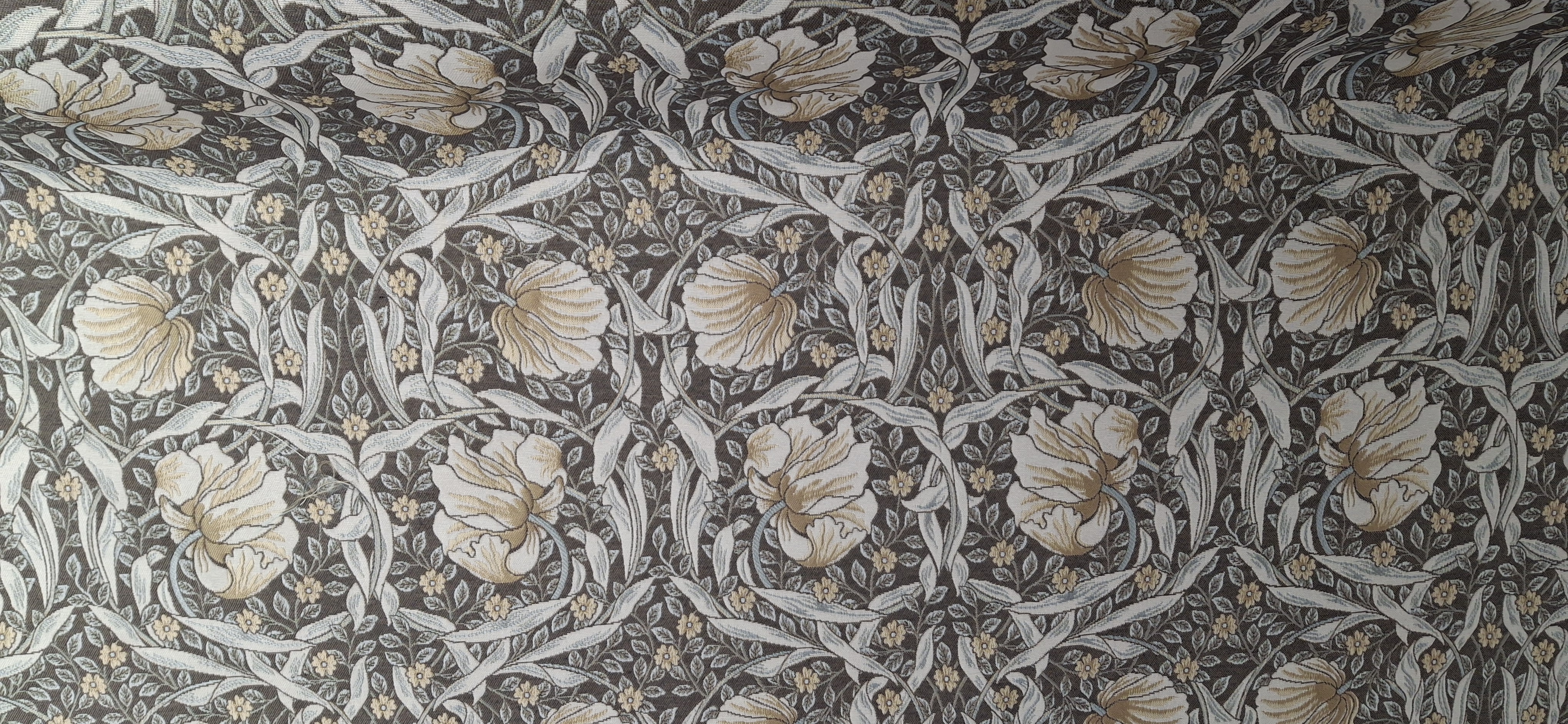 William Morris - möbeltyg beige nyanser, med ett inslag av ljusblått