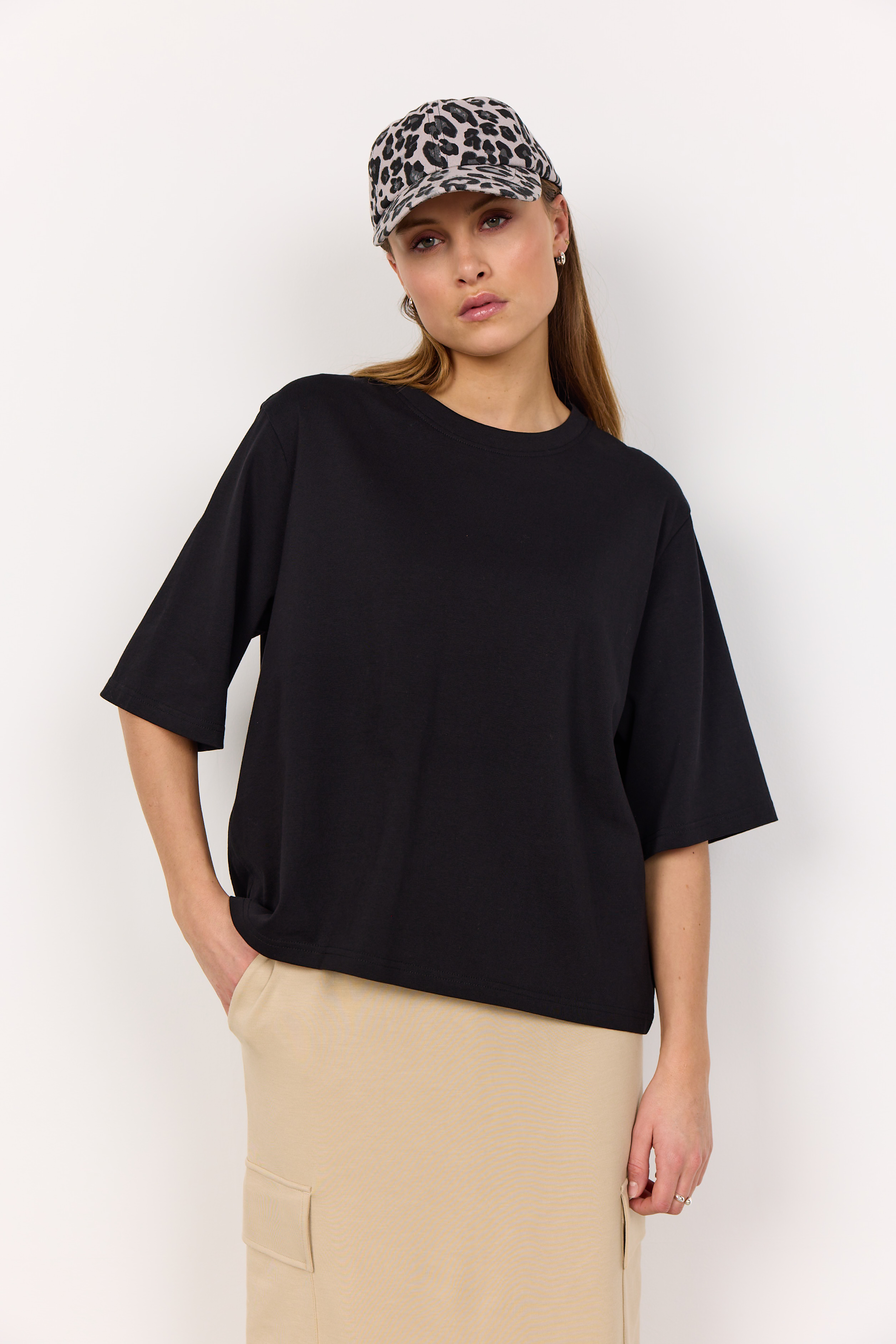 SC-PETARE 1 Keps i svart leopardmönster