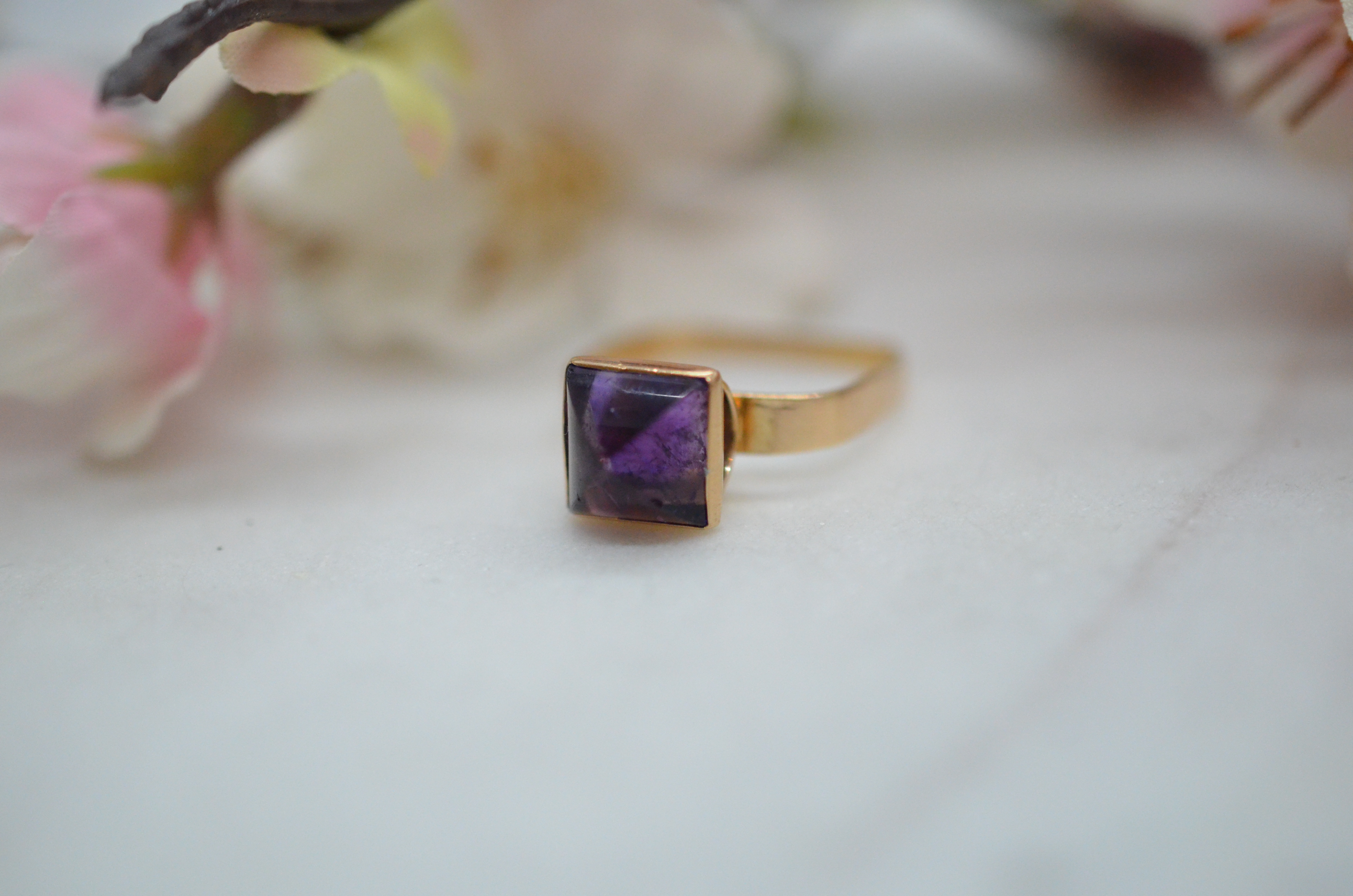 Vintage 18k ring with amethyst, 1963