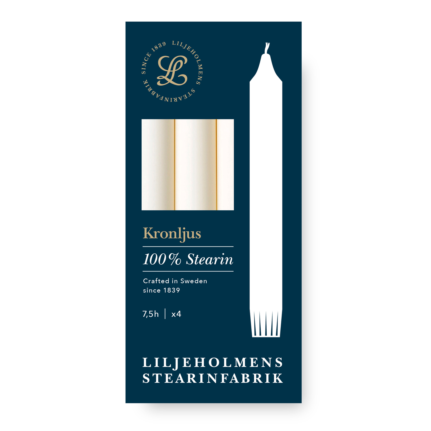Förpackning av Liljeholmens Kronljus i 100 % stearin. Förpackningen är mörkblå med guld- och vit text, och visar fyra vita kronljus samt en stiliserad illustration av ett ljus. Texten anger att ljusen är tillverkade i Sverige sedan 1839, har en brinntid på 7,5 timmar och att det finns fyra ljus i paketet.