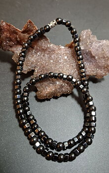 Magnetisk Hematit  Halsband  - Kantig och rund pärlor