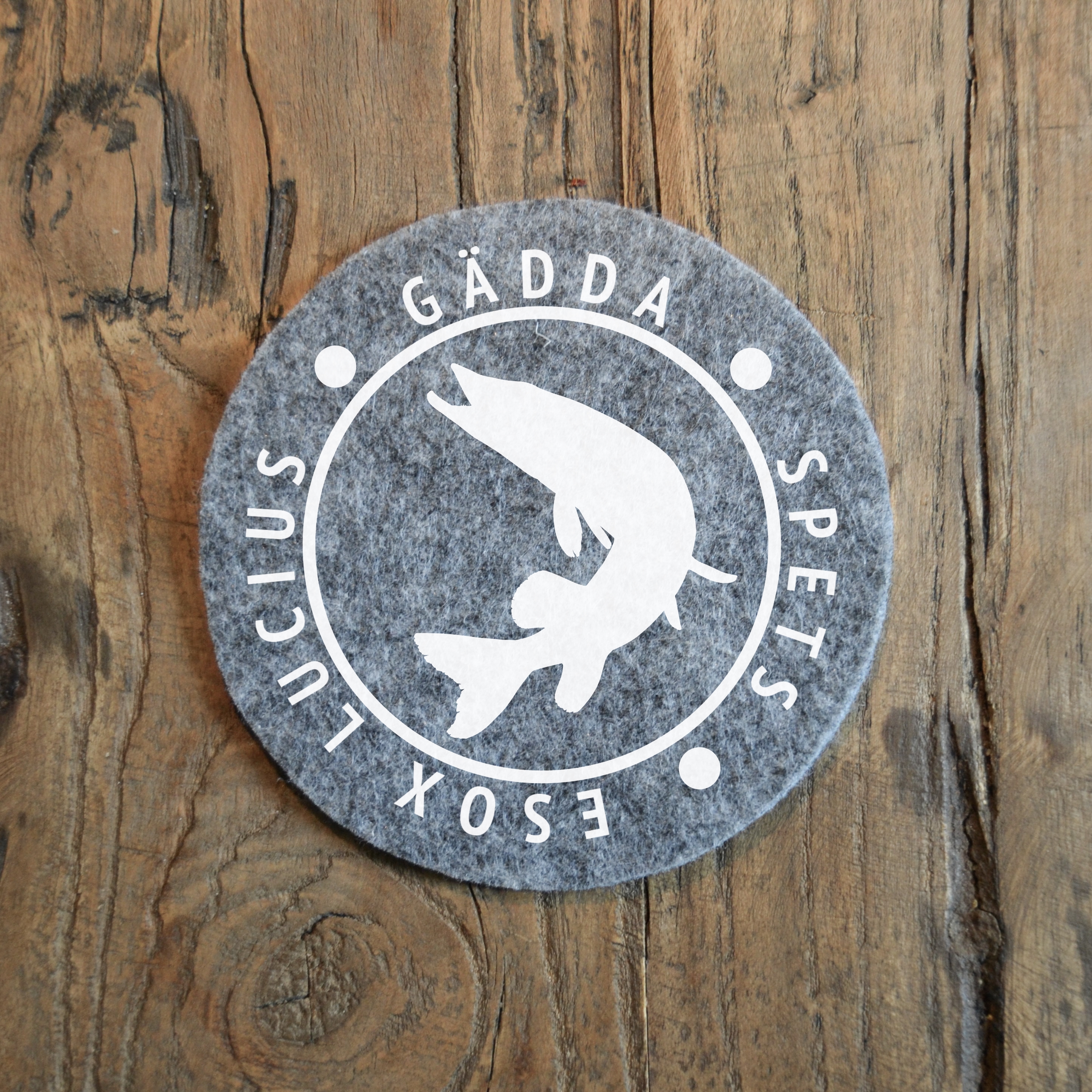 Glasunderlägg - Gädda (esox lucius)