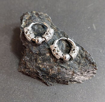 Antik/Balinese stil örhängen i Rostfritt stål - Ring med kula