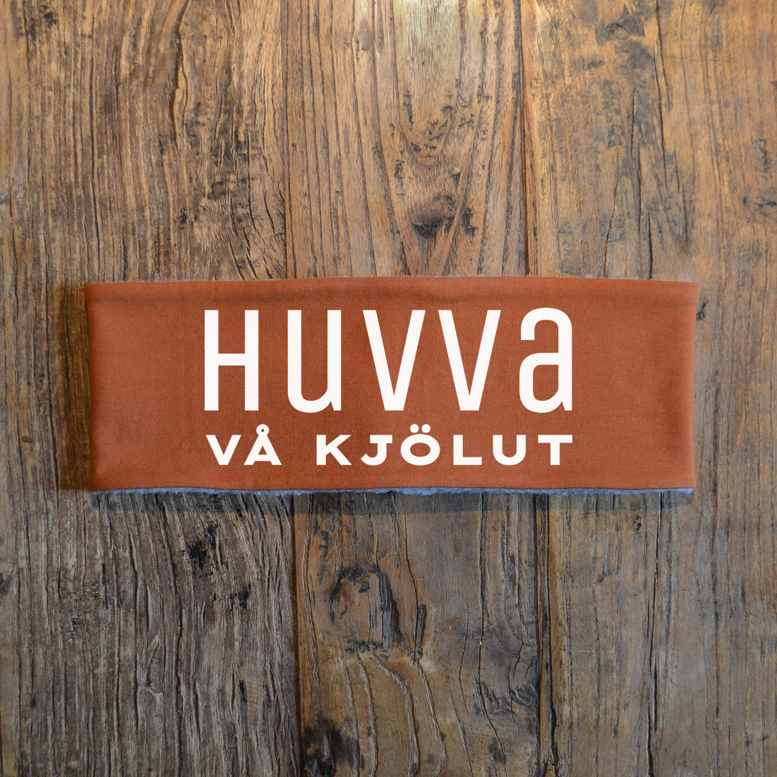 Pannband (terracotta) - "Huvva vå kjölut"
