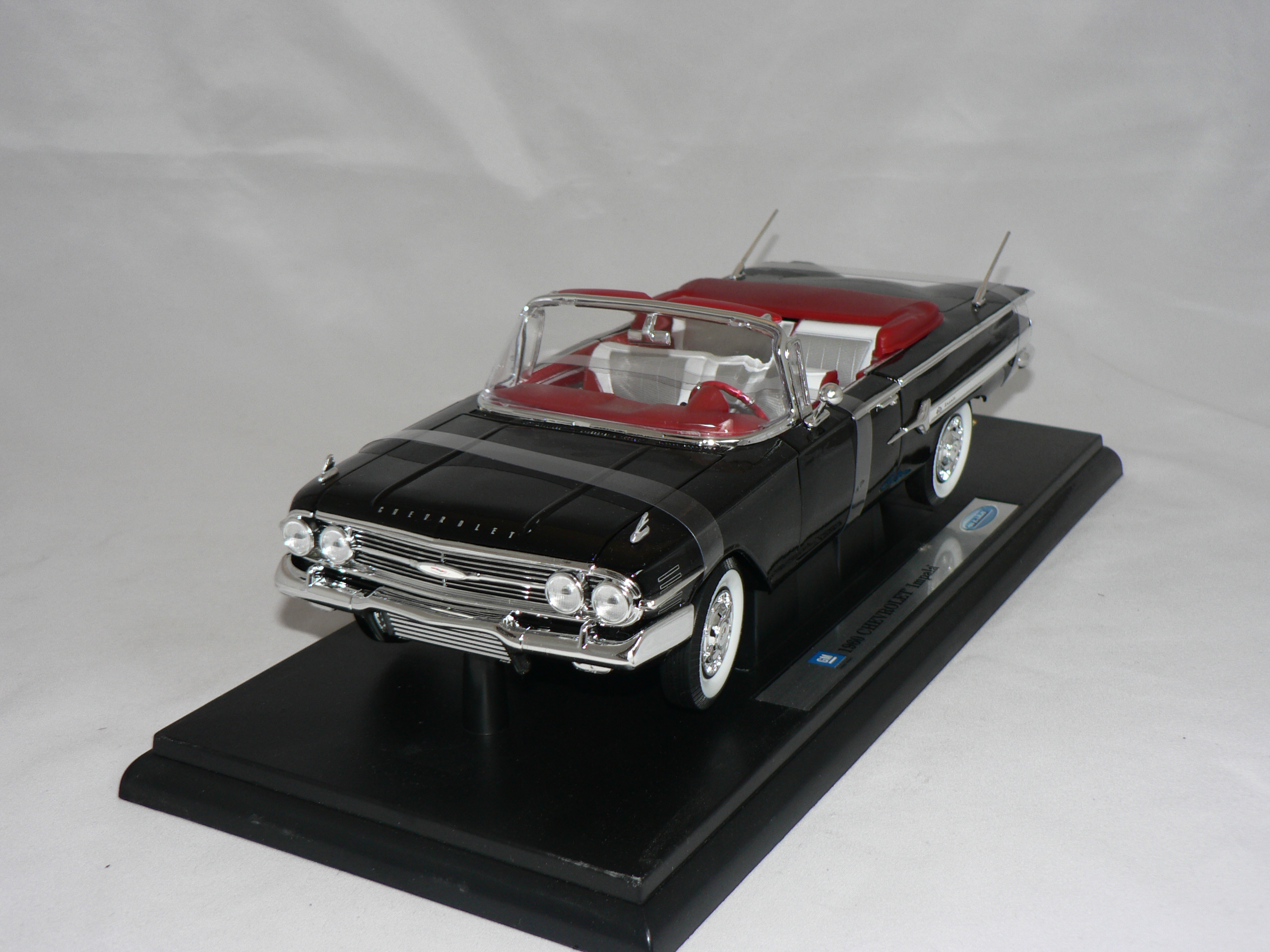 Chevrolet Impala  1960  1:18  Welly