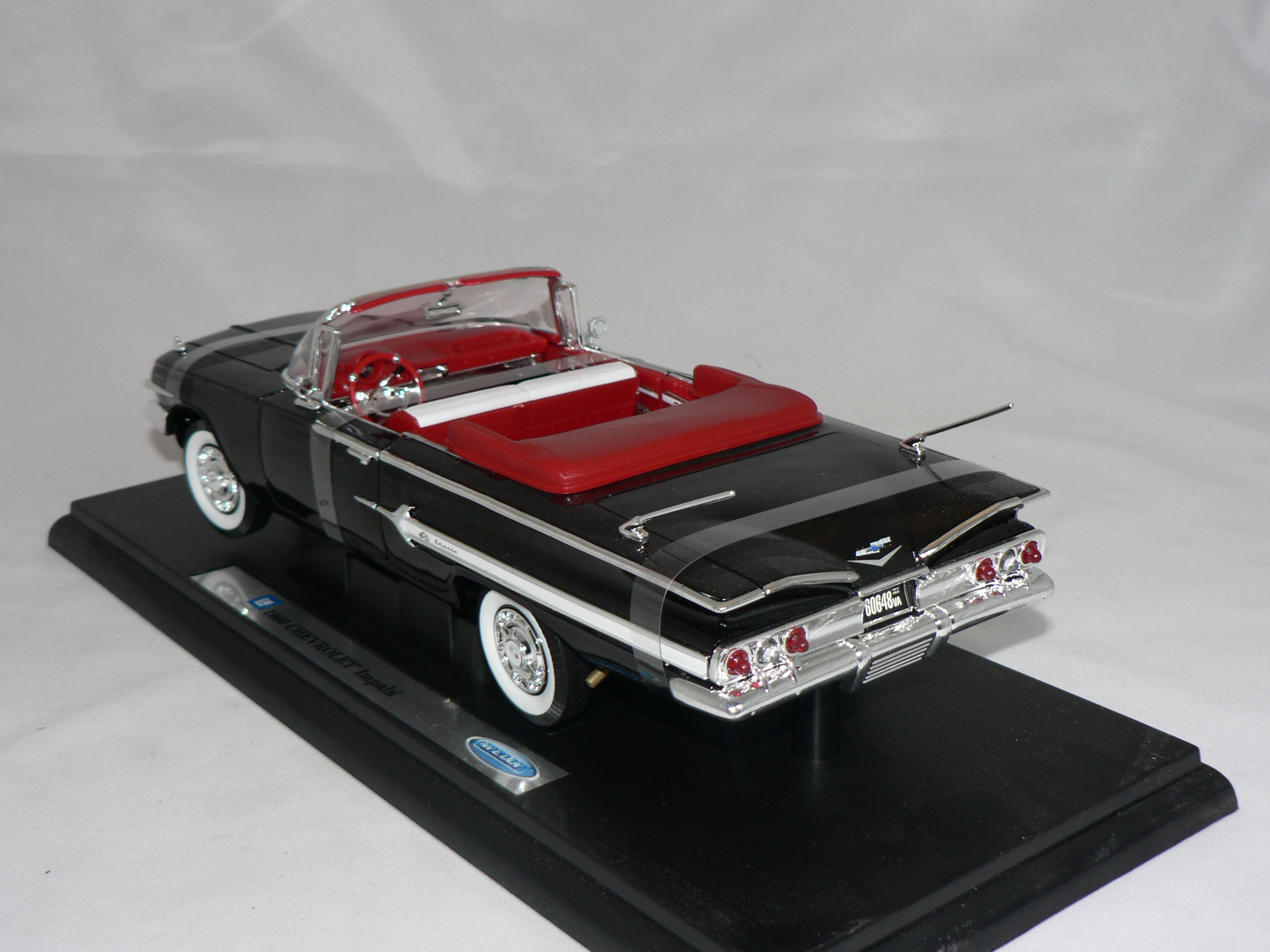 Chevrolet Impala  1960  1:18  Welly - 2