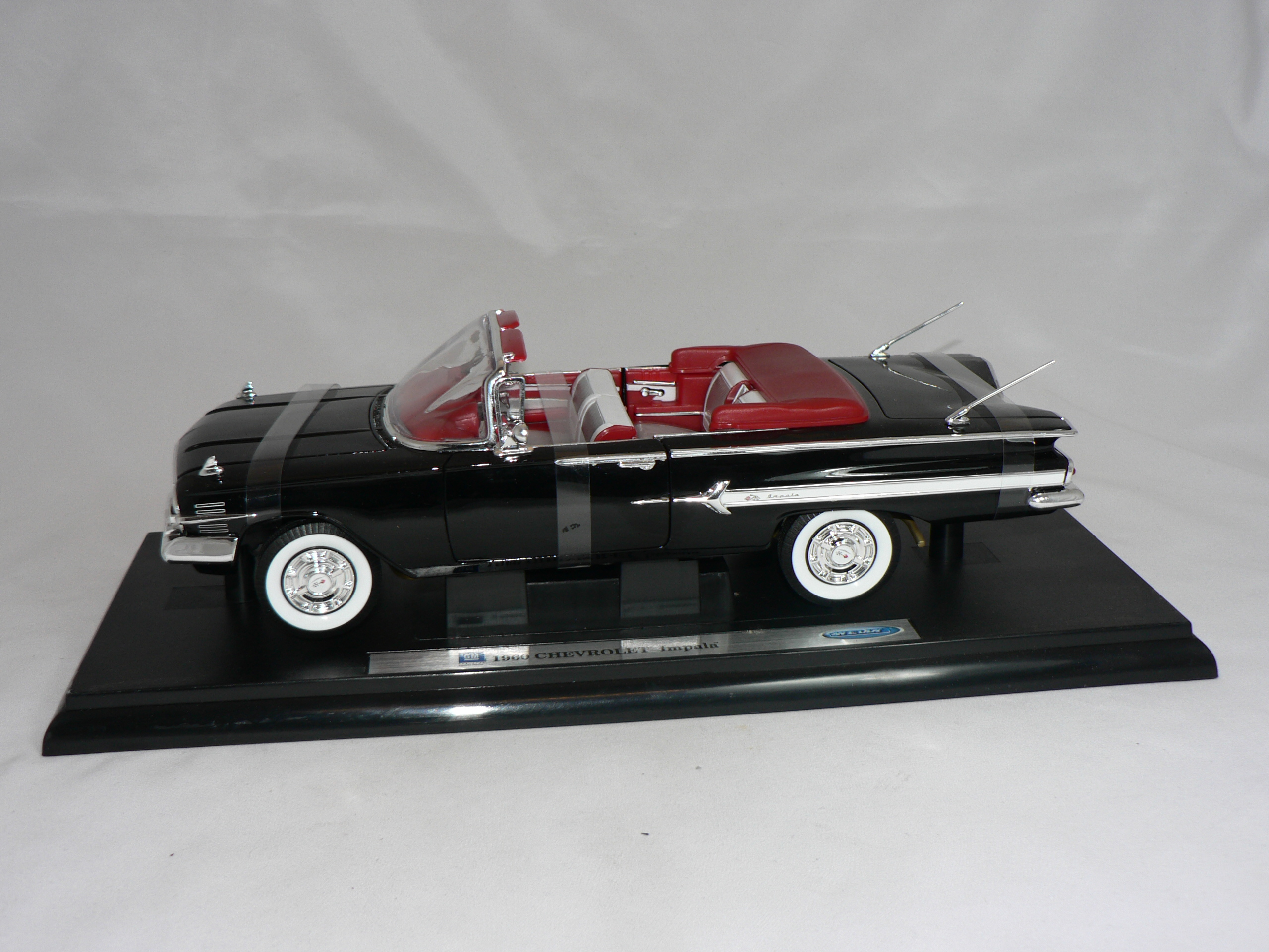 Chevrolet Impala  1960  1:18  Welly - 3
