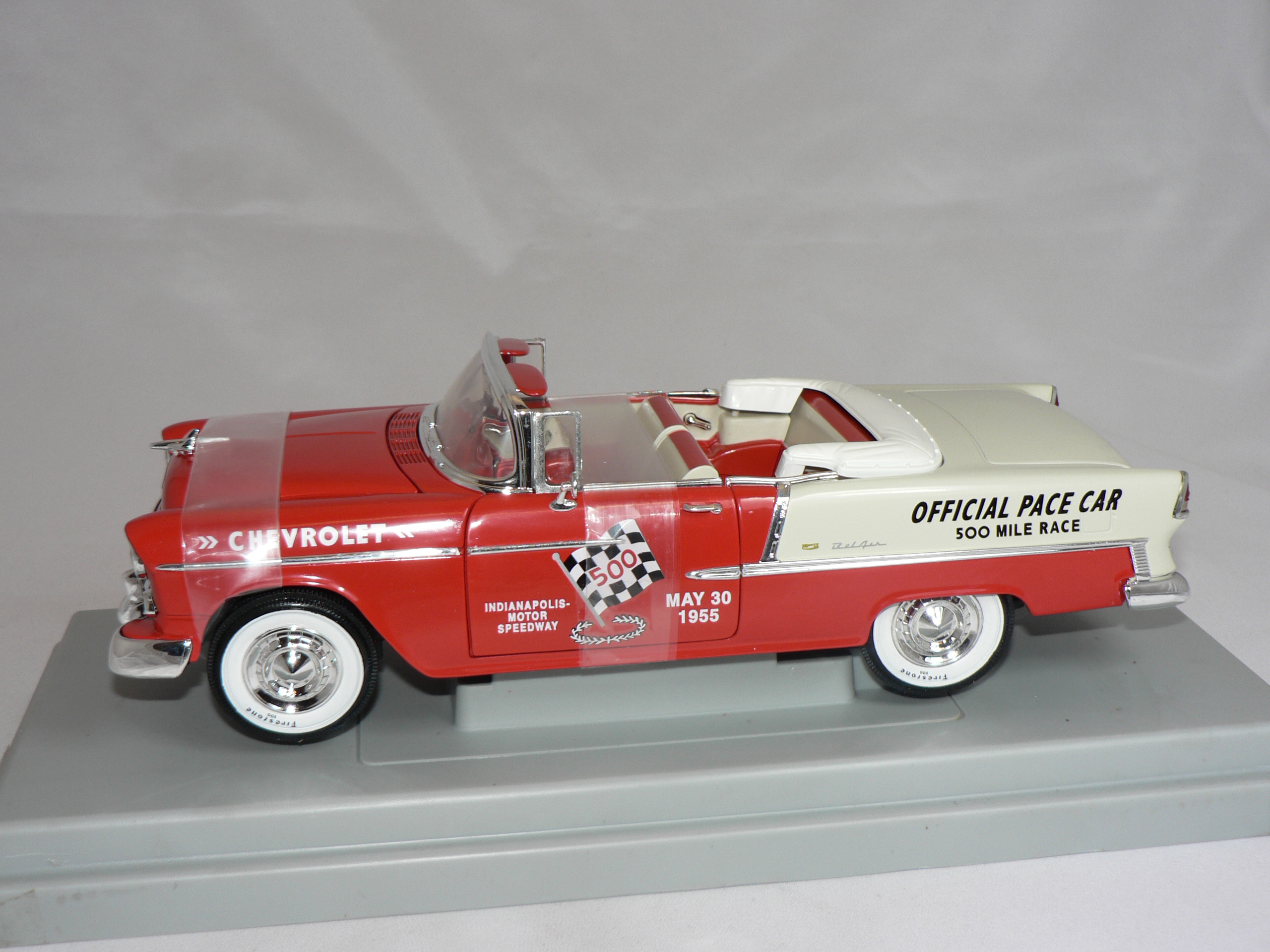 Chevrolet Bel Air   ¨1955   1:18 Ertl   ( Indy Pace Car) - 3